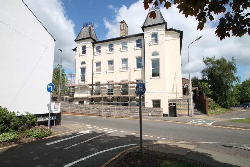 4 bed 1st Floor Flat for rent in Stourbridge. From Hicks Hadley - Halesowen