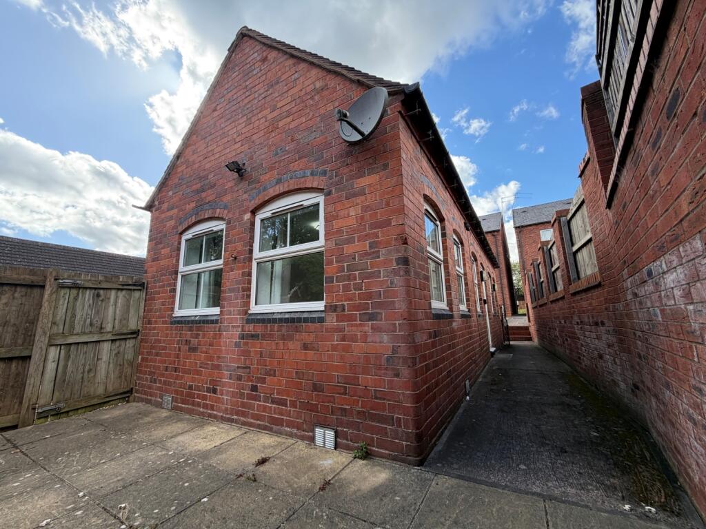 1 bed Detached bungalow for rent in Old Hill. From Hicks Hadley - Halesowen 1 bed Detached bungalow for rent in Old Hill. From Hicks Hadley - Halesowen