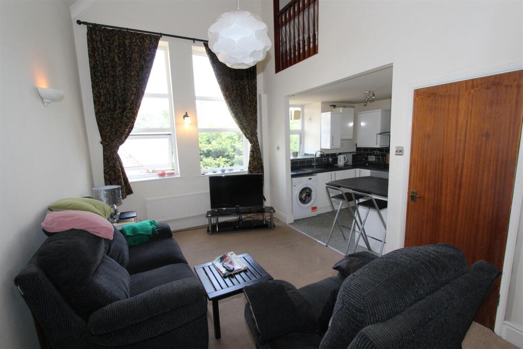 2 bed Duplex for rent in Lymm. From Ridgeway Residential Estate Agent - Lymm 2 bed Duplex for rent in Lymm. From Ridgeway Residential Estate Agent - Lymm