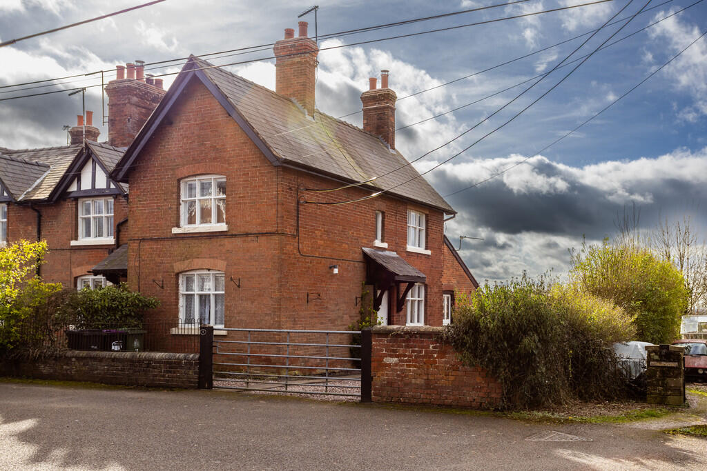 2 bed End of Terrace for rent in Ightfield. From Barbers - Market Drayton