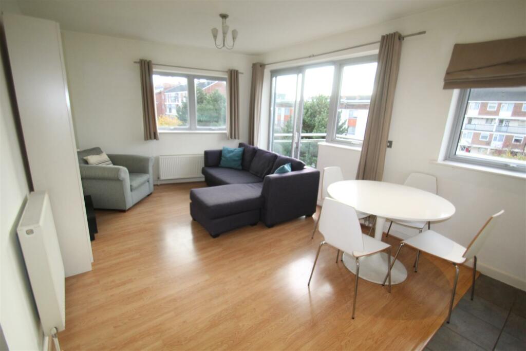 2 bed Flat for rent in Bow. From CityZEN - Lettings