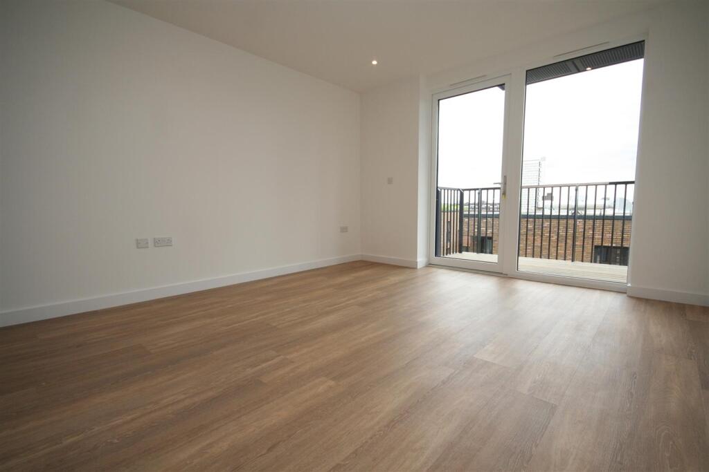 1 bed 1st Floor Flat for rent in London. From CityZEN - London