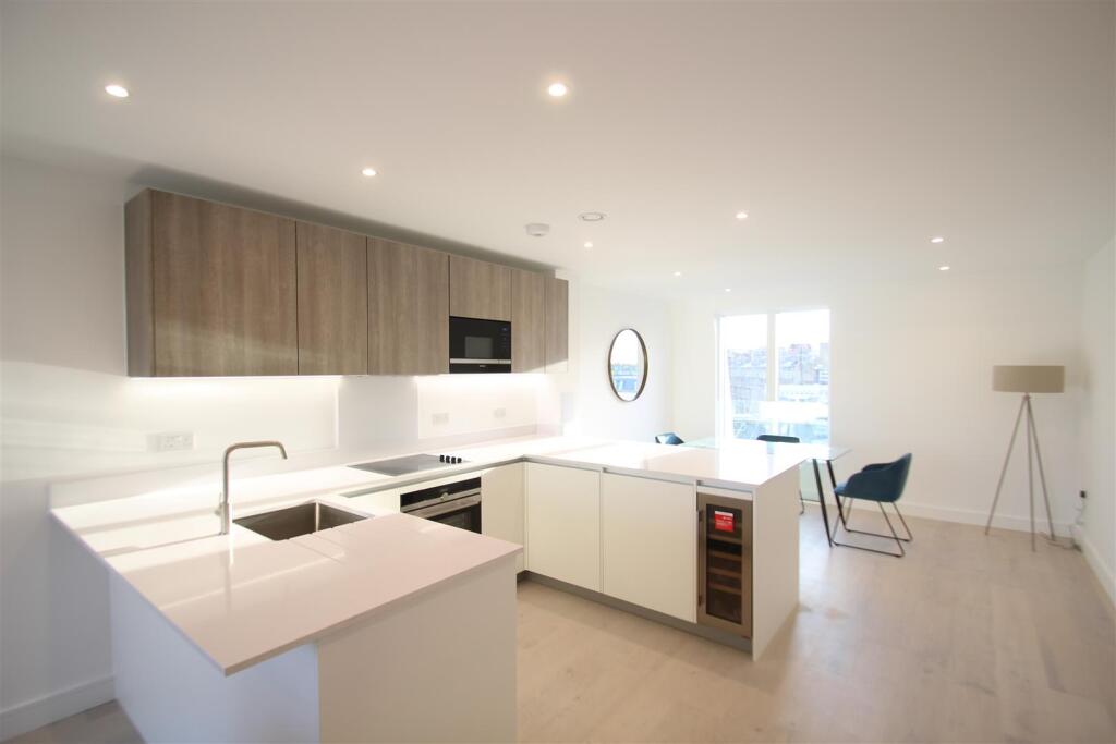 3 bed 1st Floor Flat for rent in London. From CityZEN - London