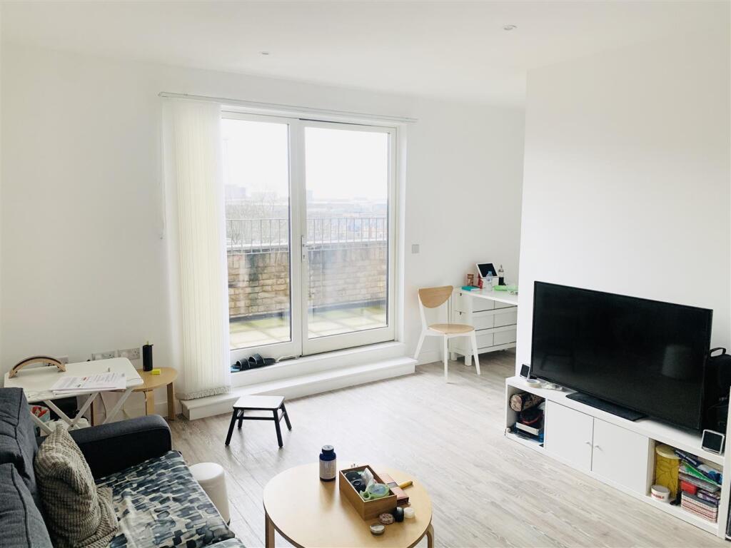 1 bed 1st Floor Flat for rent in London. From CityZEN - London