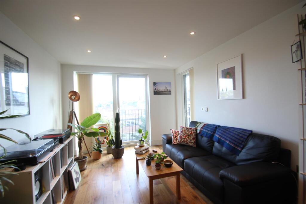 1 bed 1st Floor Flat for rent in Islington. From CityZEN - London