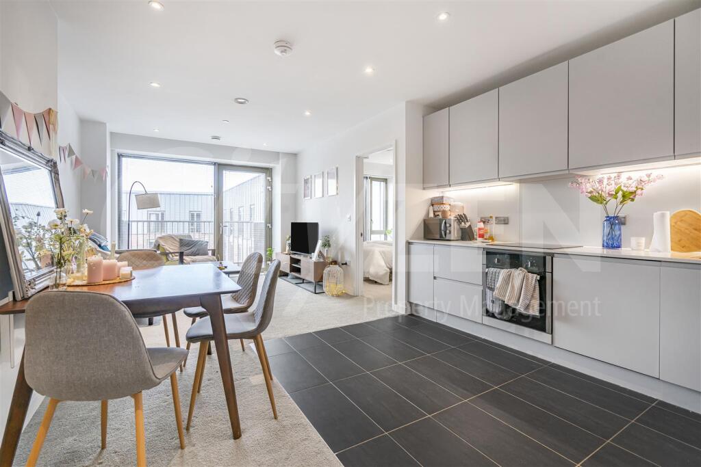2 bed 1st Floor Flat for rent in Salford. From CityZEN - London
