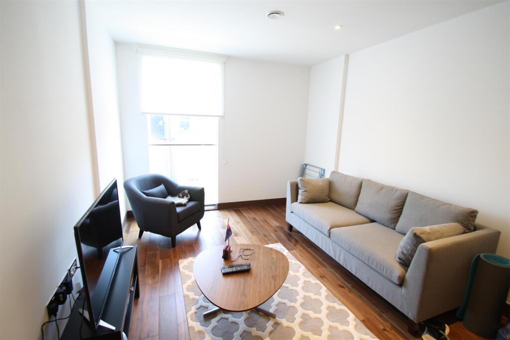 1 bed 1st Floor Flat for rent in London. From CityZEN - London
