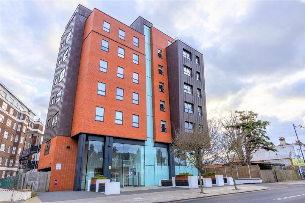 2 bed Apartment for rent in Hadleigh. From Appointmoor Estates - Westcliff-On-Sea