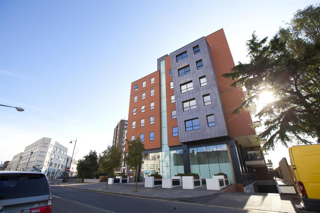 2 bed Apartment for rent in Hadleigh. From Appointmoor Estates - Westcliff-On-Sea