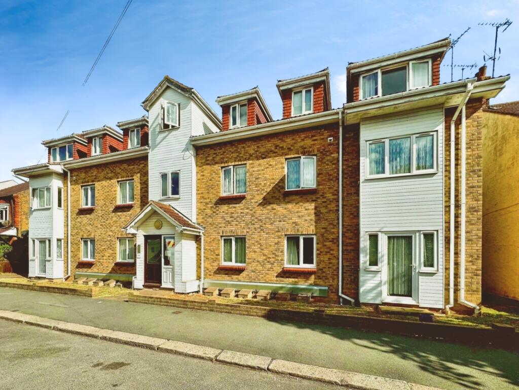 1 bed Apartment for rent in Southend-on-Sea. From Appointmoor Estates - Westcliff-On-Sea