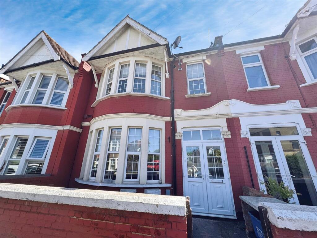 2 bed 1st Floor Flat for rent in Southend-on-Sea. From Appointmoor Estates - Westcliff-On-Sea