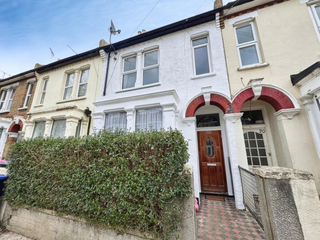 2 bed 1st Floor Flat for rent in Southend-on-Sea. From Appointmoor Estates - Westcliff-On-Sea