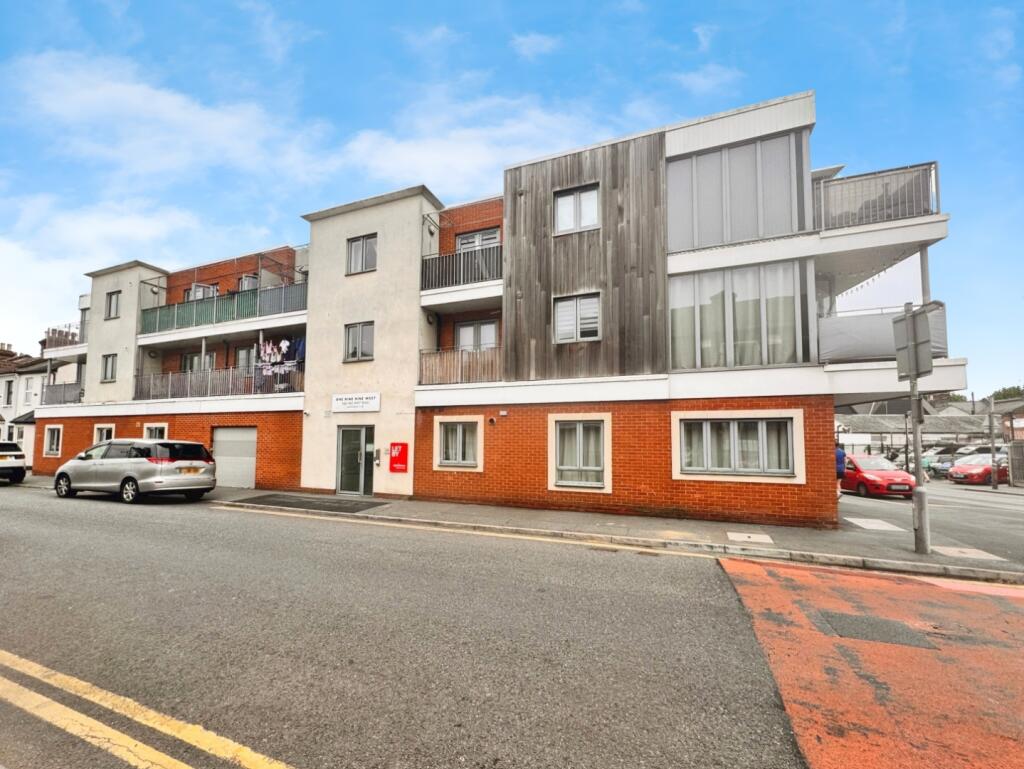 1 bed Apartment for rent in Southend-on-Sea. From Appointmoor Estates - Westcliff-On-Sea