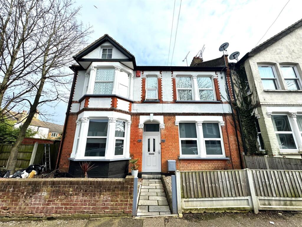 2 bed 1st Floor Flat for rent in Southend-on-Sea. From Appointmoor Estates - Westcliff-On-Sea