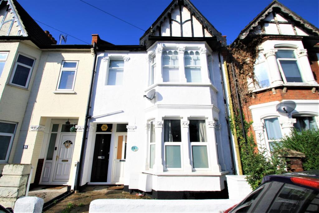 2 bed 1st Floor Flat for rent in Southend-on-Sea. From Appointmoor Estates - Westcliff-On-Sea