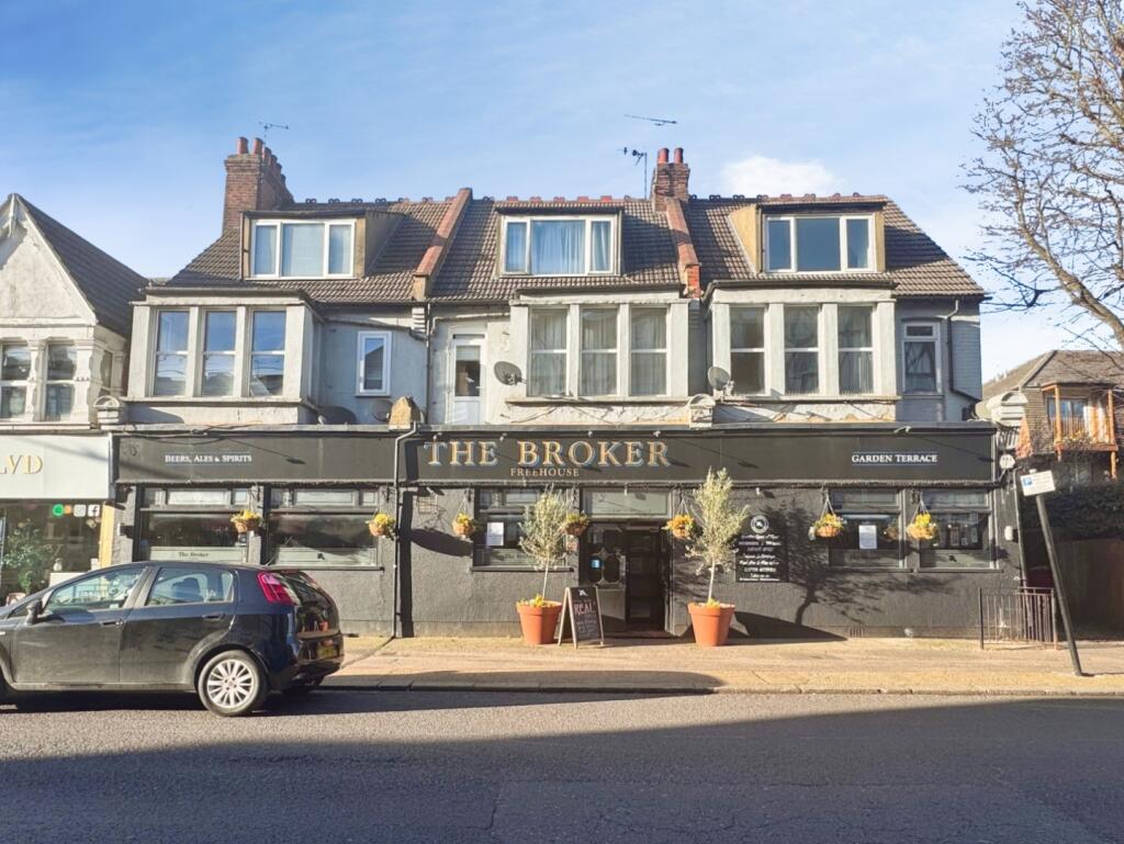 3 bed 1st Floor Flat for rent in Southend-on-Sea. From Appointmoor Estates - Westcliff-On-Sea