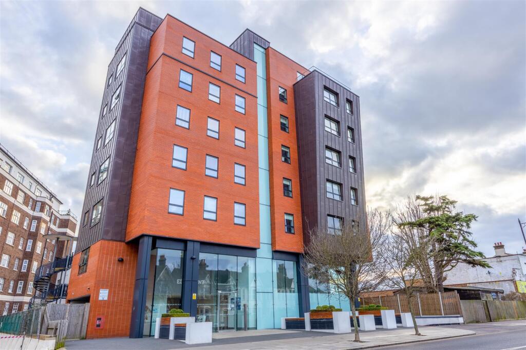 2 bed Apartment for rent in Hadleigh. From Appointmoor Estates - Westcliff-On-Sea