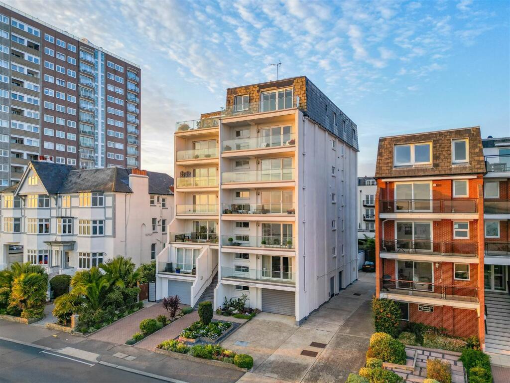 2 bed Apartment for rent in Southend-on-Sea. From Appointmoor Estates - Westcliff-On-Sea