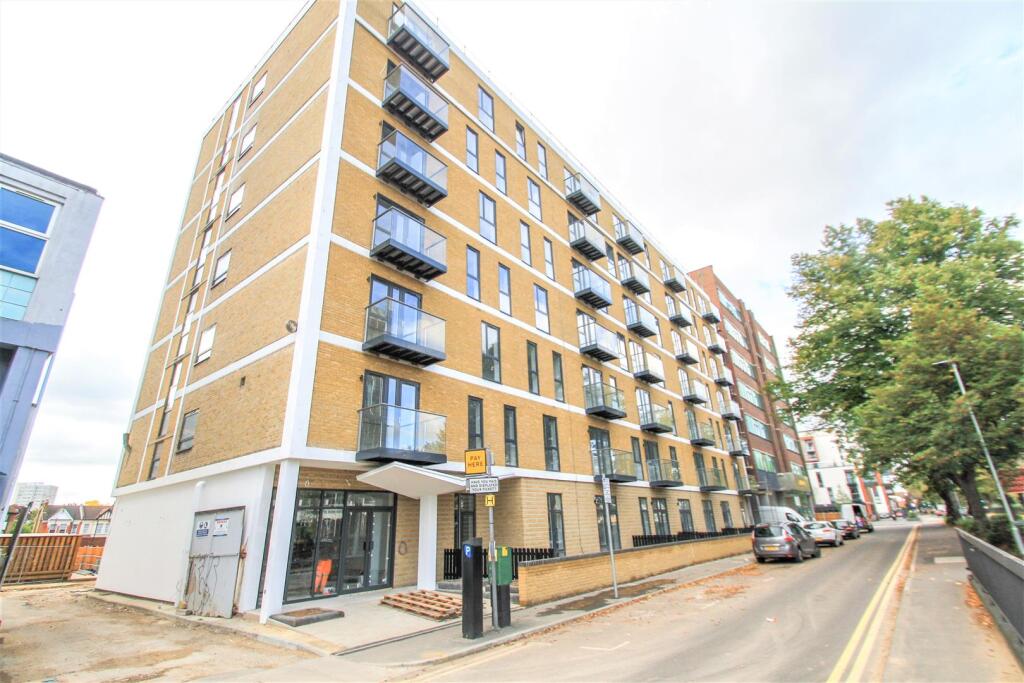 2 bed Apartment for rent in Southend-on-Sea. From Appointmoor Estates - Westcliff-On-Sea 2 bed Apartment for rent in Southend-on-Sea. From Appointmoor Estates - Westcliff-On-Sea