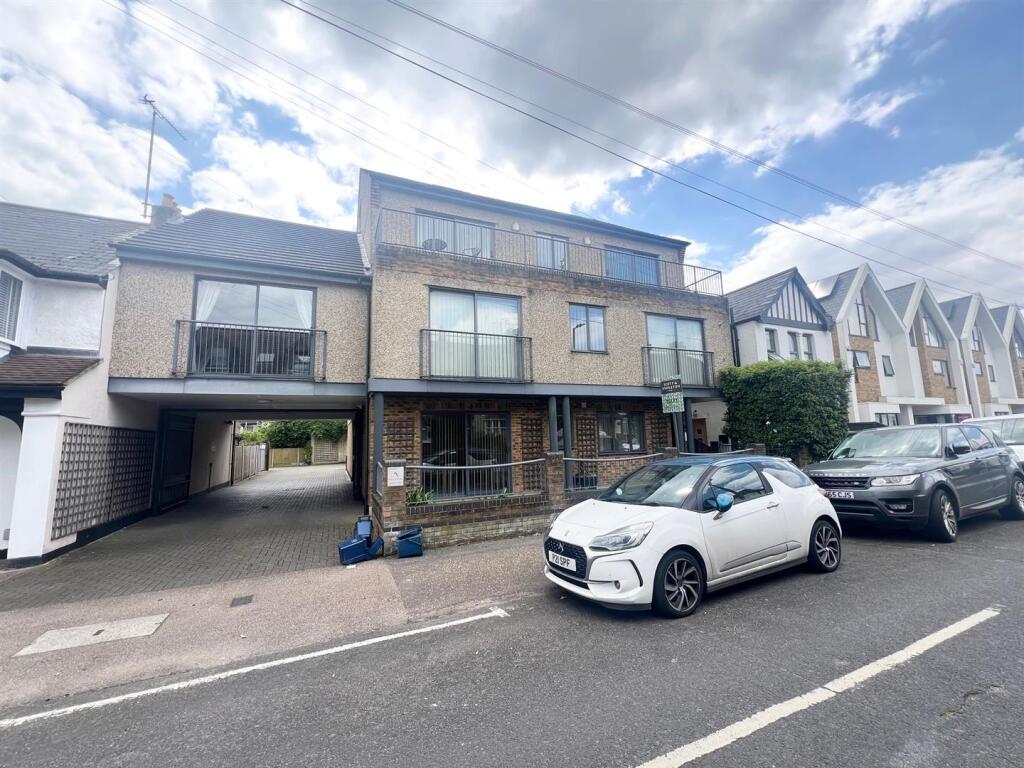 1 bed Apartment for rent in Hadleigh. From Appointmoor Estates - Westcliff-On-Sea