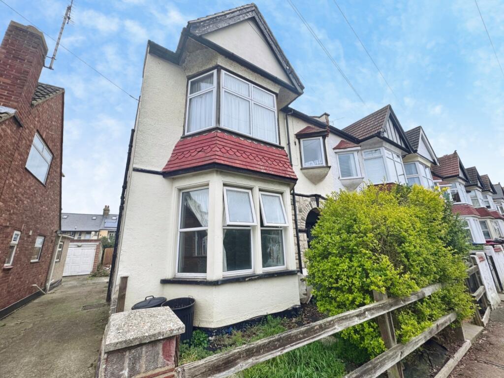 2 bed House (unspecified) for rent in Southend-on-Sea. From Appointmoor Estates - Westcliff-On-Sea