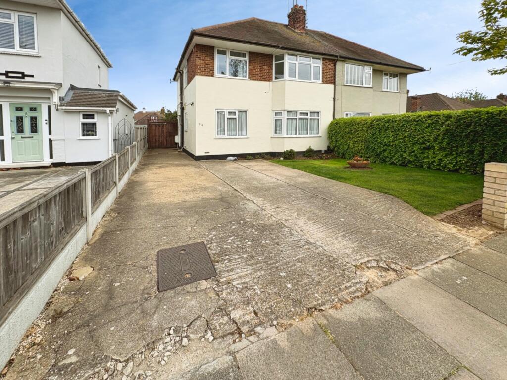 2 bed 1st Floor Flat for rent in Southend-on-Sea. From Appointmoor Estates - Westcliff-On-Sea
