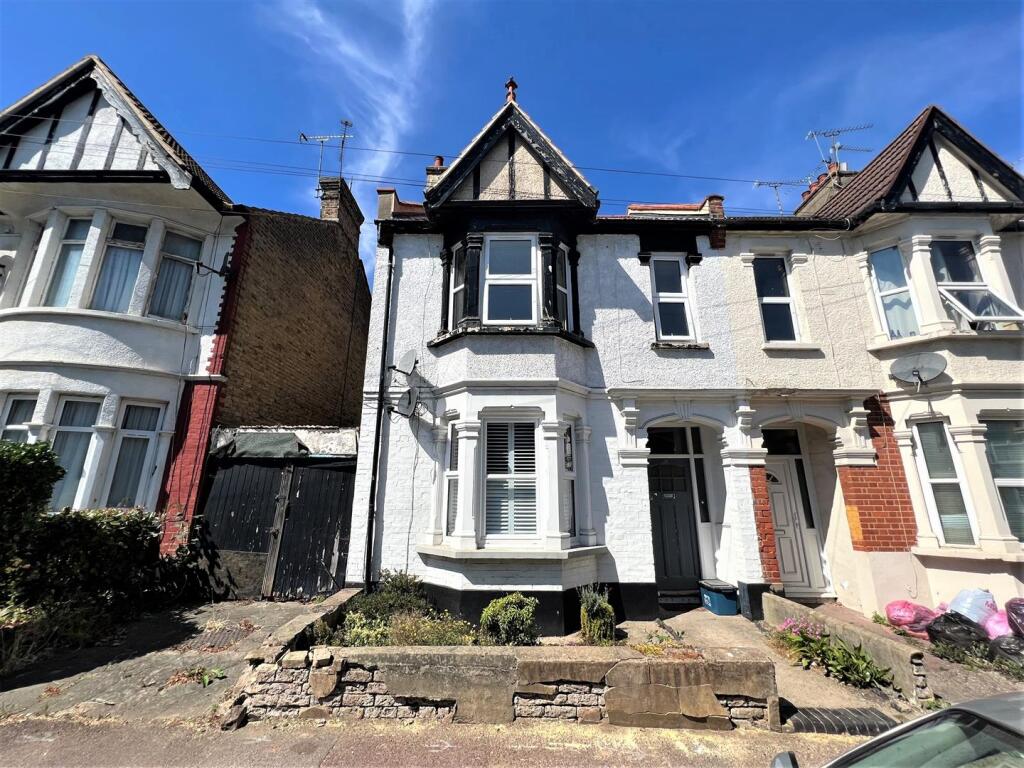 2 bed Apartment for rent in Southend-on-Sea. From Appointmoor Estates - Westcliff-On-Sea 2 bed Apartment for rent in Southend-on-Sea. From Appointmoor Estates - Westcliff-On-Sea