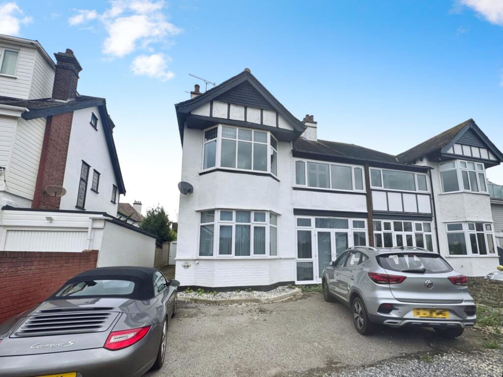 2 bed 1st Floor Flat for rent in Southend-on-Sea. From Appointmoor Estates - Westcliff-On-Sea 2 bed 1st Floor Flat for rent in Southend-on-Sea. From Appointmoor Estates - Westcliff-On-Sea