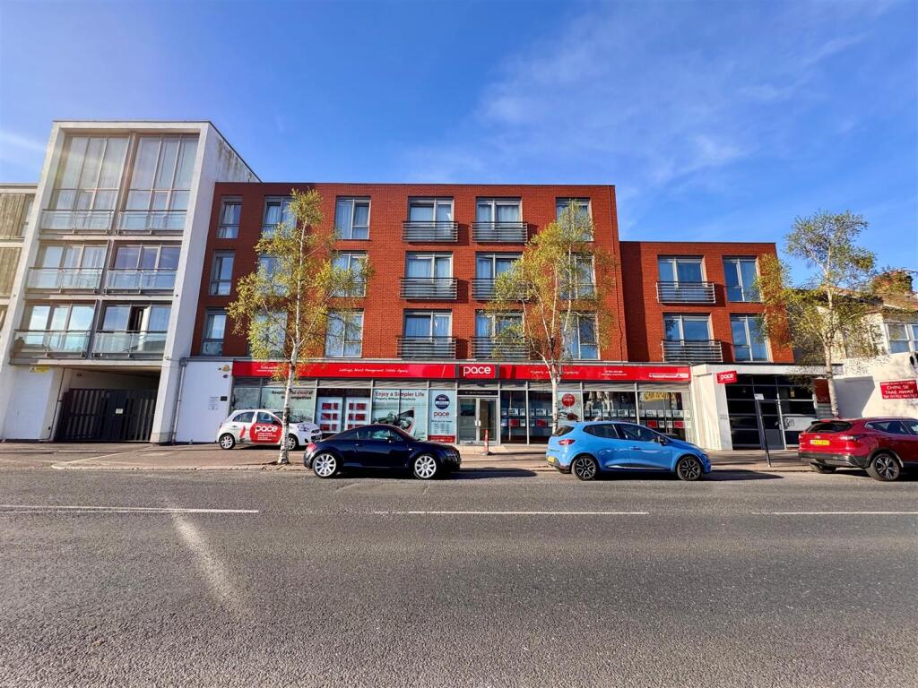 2 bed Apartment for rent in Southend-on-Sea. From Appointmoor Estates - Westcliff-On-Sea