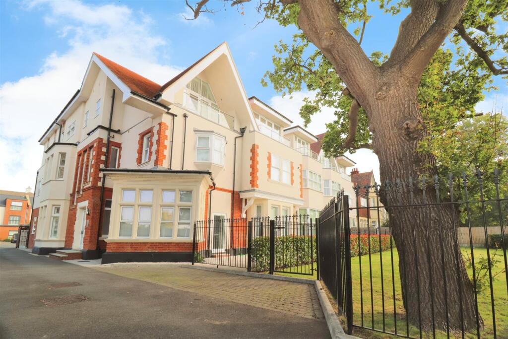 1 bed Apartment for rent in Southend-on-Sea. From Appointmoor Estates - Westcliff-On-Sea