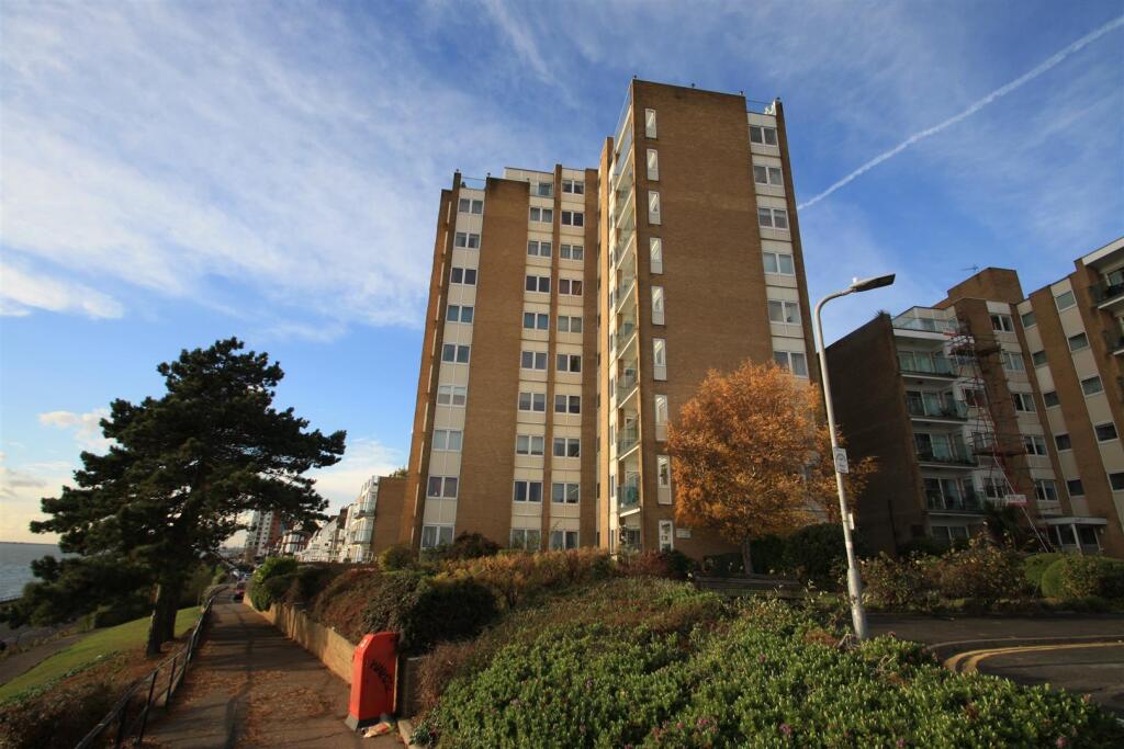 2 bed Apartment for rent in Southend-on-Sea. From Appointmoor Estates - Westcliff-On-Sea
