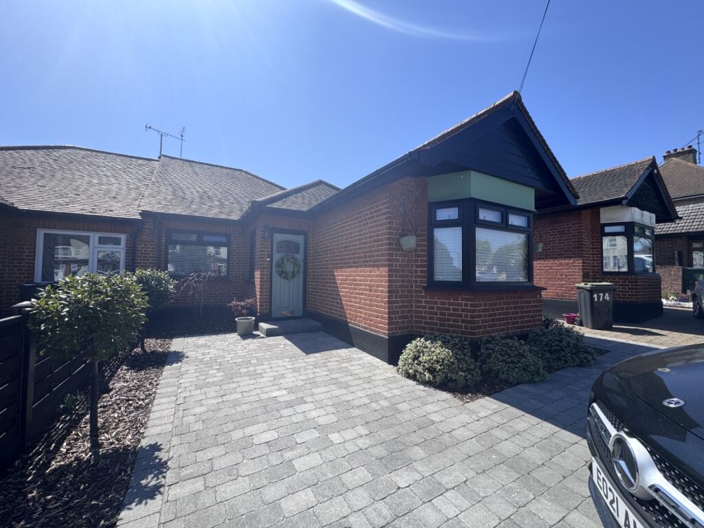 3 bed Bungalow for rent in Southend-on-Sea. From Appointmoor Estates - Westcliff-On-Sea 3 bed Bungalow for rent in Southend-on-Sea. From Appointmoor Estates - Westcliff-On-Sea