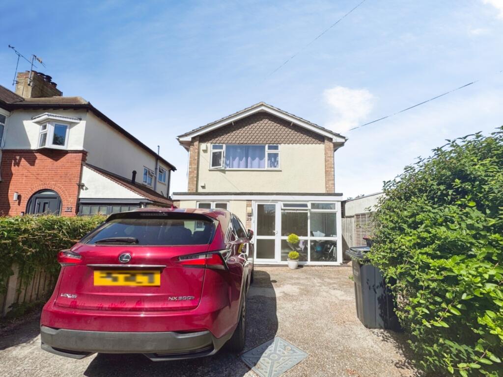 4 bed Detached for rent in Southend-on-Sea. From Appointmoor Estates - Westcliff-On-Sea
