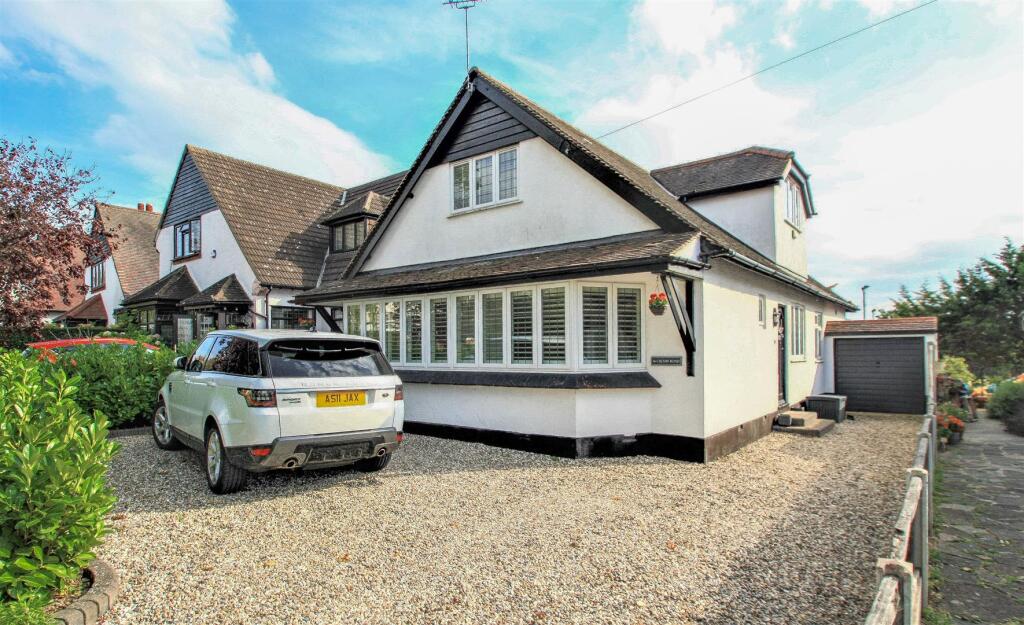 6 bed Detached bungalow for rent in Southend-on-Sea. From Appointmoor Estates - Westcliff-On-Sea