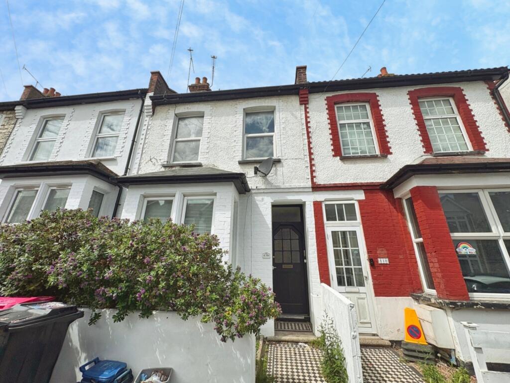 1 bed 1st Floor Flat for rent in Southend-on-Sea. From Appointmoor Estates - Westcliff-On-Sea
