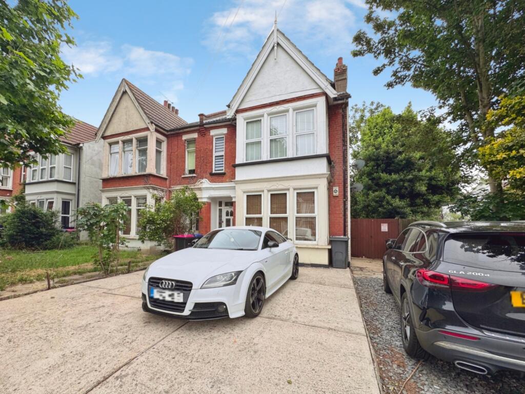 2 bed House (unspecified) for rent in Southend-on-Sea. From Appointmoor Estates - Westcliff-On-Sea
