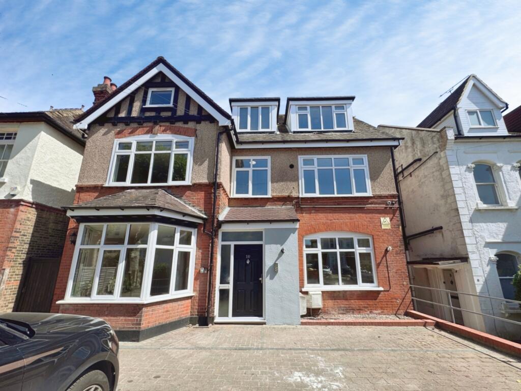 2 bed 1st Floor Flat for rent in Southend-on-Sea. From Appointmoor Estates - Westcliff-On-Sea
