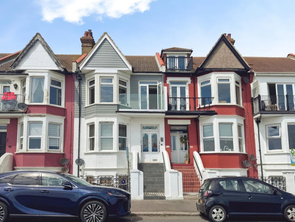 2 bed 1st Floor Flat for rent in Southend-on-Sea. From Appointmoor Estates - Westcliff-On-Sea