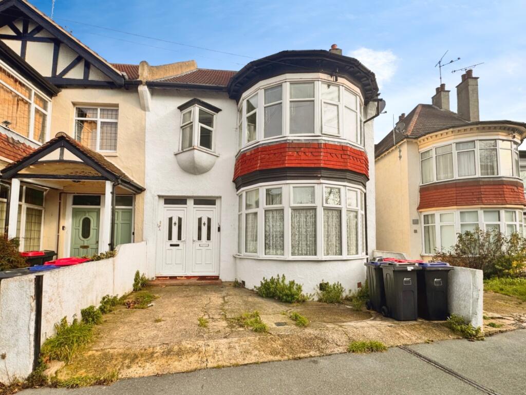 2 bed 1st Floor Flat for rent in Southend-on-Sea. From Appointmoor Estates - Westcliff-On-Sea
