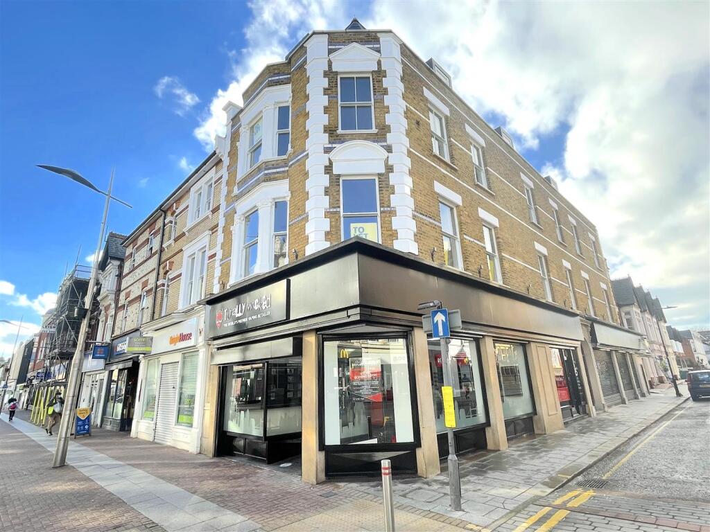 1 bed 1st Floor Flat for rent in Southend-on-Sea. From Appointmoor Estates - Westcliff-On-Sea 1 bed 1st Floor Flat for rent in Southend-on-Sea. From Appointmoor Estates - Westcliff-On-Sea