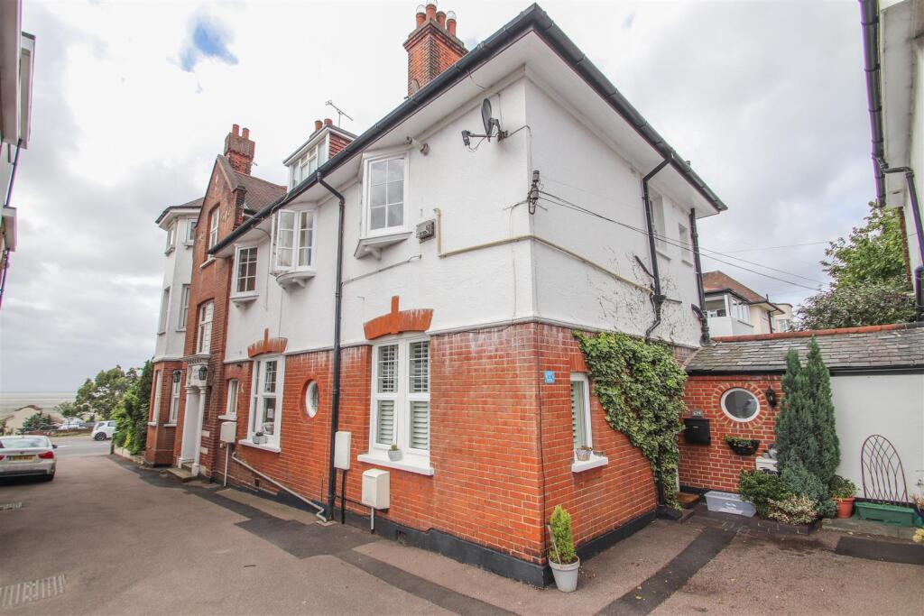 2 bed House (unspecified) for rent in Southend-on-Sea. From Appointmoor Estates - Westcliff-On-Sea