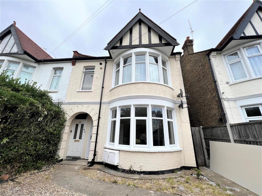 2 bed Apartment for rent in Southend-on-Sea. From Appointmoor Estates - Westcliff-On-Sea