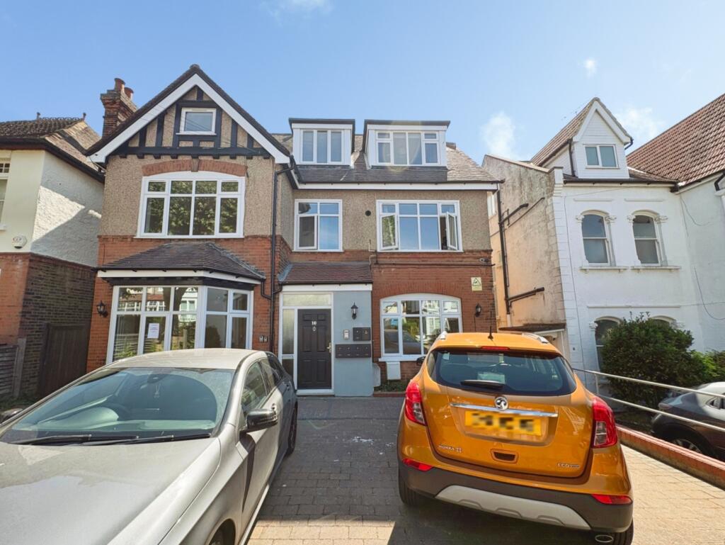 2 bed 1st Floor Flat for rent in Southend-on-Sea. From Appointmoor Estates - Westcliff-On-Sea 2 bed 1st Floor Flat for rent in Southend-on-Sea. From Appointmoor Estates - Westcliff-On-Sea