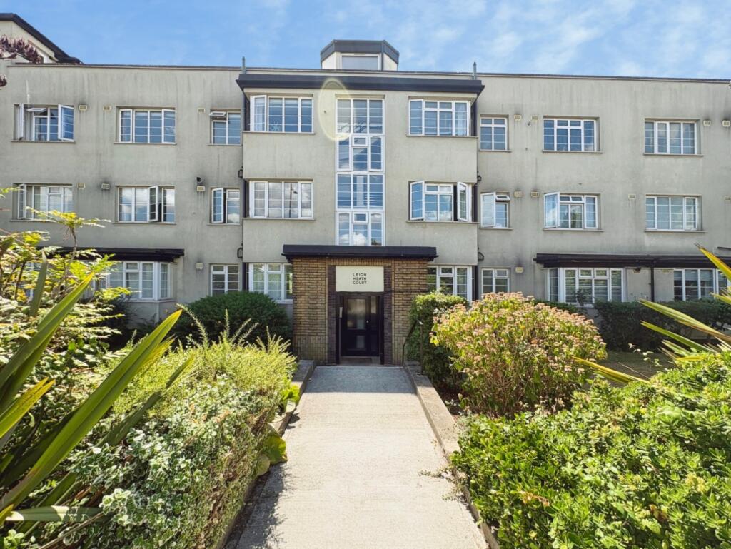 2 bed 1st Floor Flat for rent in Hadleigh. From Appointmoor Estates - Westcliff-On-Sea