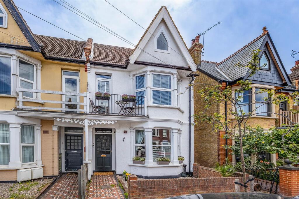 1 bed House (unspecified) for rent in Southend-on-Sea. From Appointmoor Estates - Westcliff-On-Sea 1 bed House (unspecified) for rent in Southend-on-Sea. From Appointmoor Estates - Westcliff-On-Sea