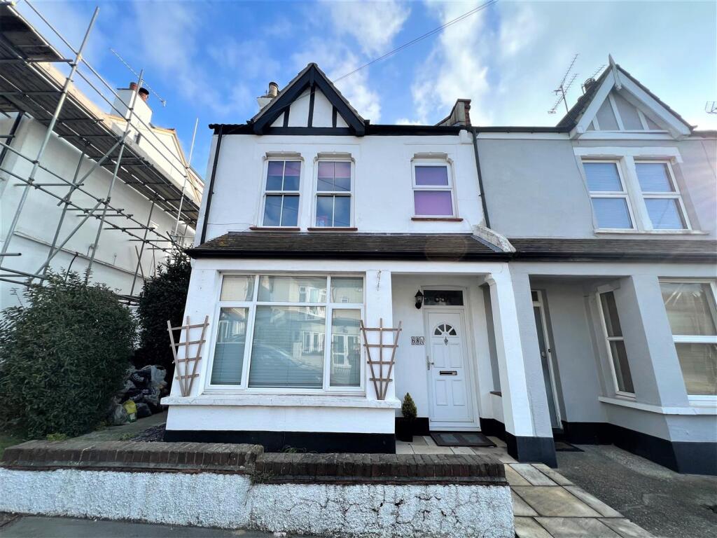 1 bed House (unspecified) for rent in Hadleigh. From Appointmoor Estates - Westcliff-On-Sea