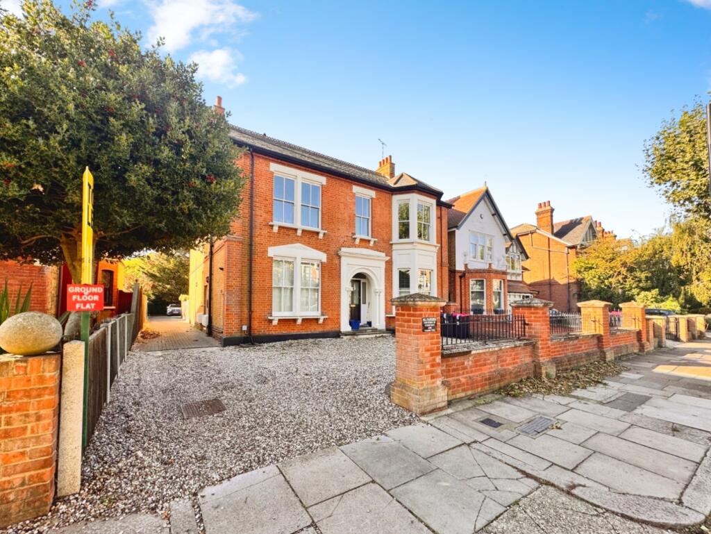 2 bed 1st Floor Flat for rent in Southend-on-Sea. From Appointmoor Estates - Westcliff-On-Sea 2 bed 1st Floor Flat for rent in Southend-on-Sea. From Appointmoor Estates - Westcliff-On-Sea