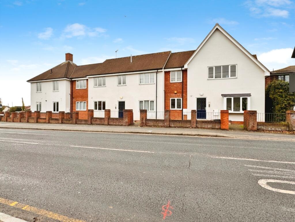 2 bed Apartment for rent in Hawkwell. From Appointmoor Estates - Westcliff-On-Sea
