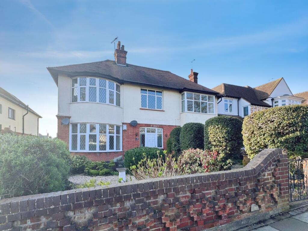 2 bed Apartment for rent in Southend-on-Sea. From Appointmoor Estates - Westcliff-On-Sea