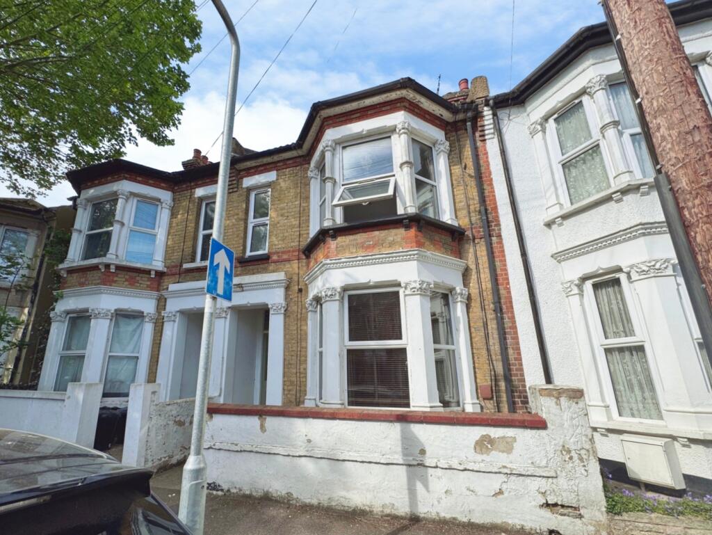 2 bed 1st Floor Flat for rent in Southend-on-Sea. From Appointmoor Estates - Westcliff-On-Sea
